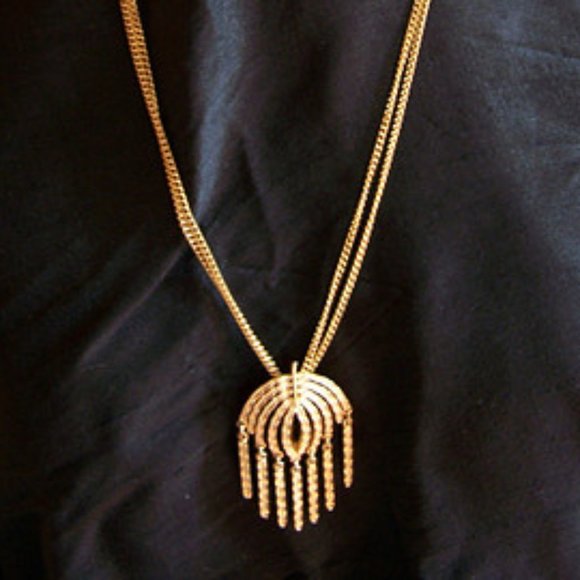 Sarah Coventry Gold Necklace Doubling as Brooch - Picture 2 of 8